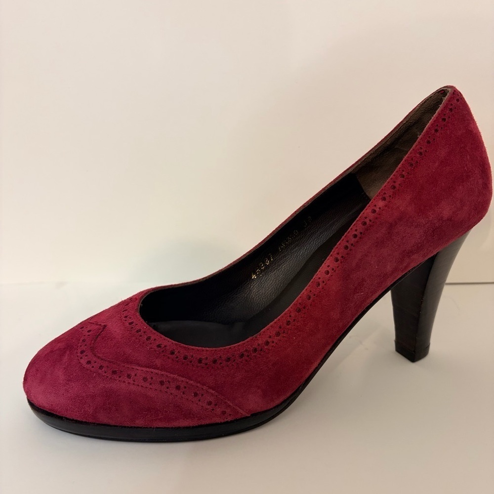 BODEN Womens Size 38 (US 7.5) Burgundy Perforated Suede Leather Pumps EUC